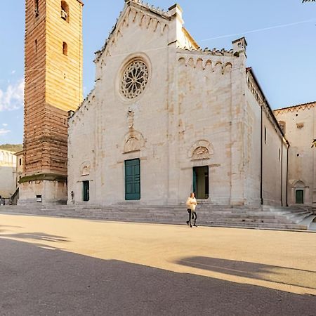 Appartamento A 150M Dal Duomo 피에트라산타 외부 사진