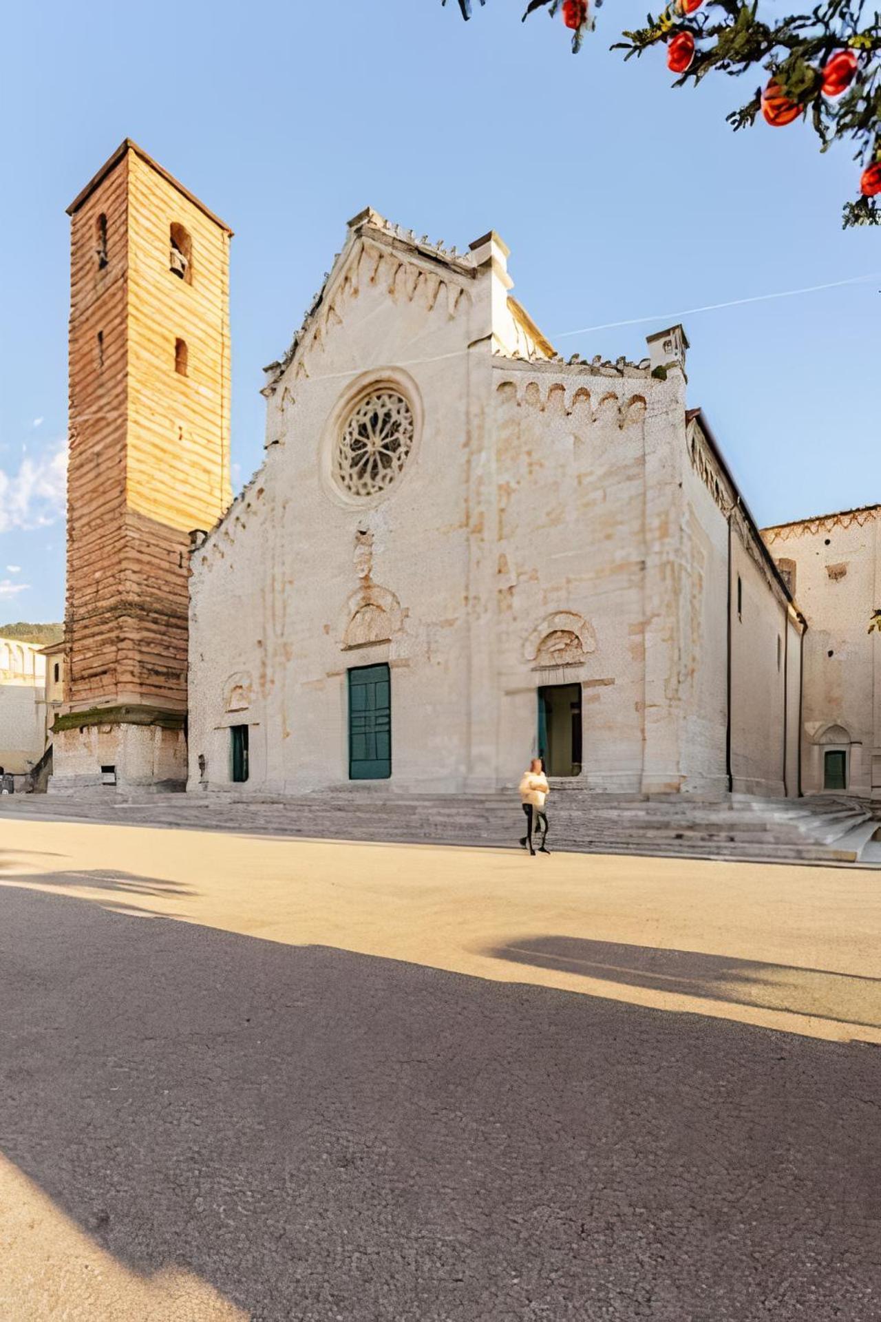 Appartamento A 150M Dal Duomo 피에트라산타 외부 사진